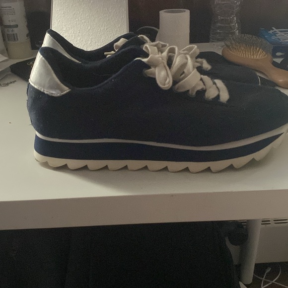 Shoes, no name, size 8/8.5 - Picture 2 of 3